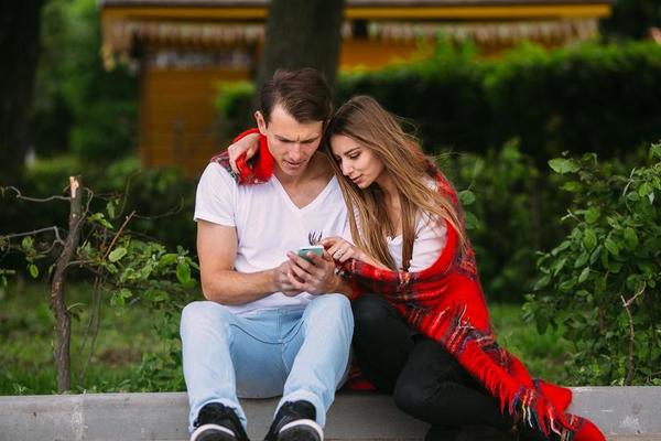 lindo casal jovem faz selfie 11447192 Foto de stock no Vecteezy