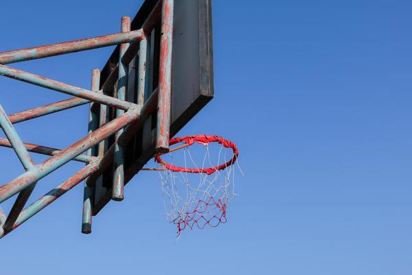 Cesta De Basquete Ao Ar Livre Dia Céu Arena Espectadores Foto Royalty Free,  Gravuras, Imagens e Banco de fotografias. Image 95525486