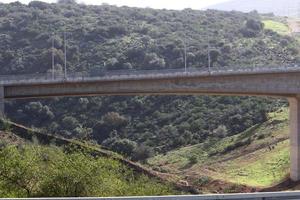 ponte sobre um rio em israel. foto