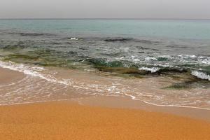 costa do mar mediterrâneo no norte de israel. foto