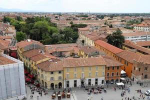 8 de maio de 2022 Itália. a cidade de pisa do alto da torre inclinada de pisa. foto