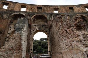 colosseum itália 6 de maio de 2022 o coliseu é um monumento arquitetônico da roma antiga. foto