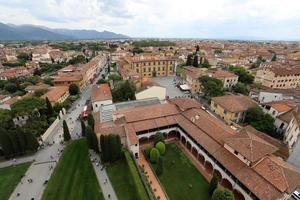 8 de maio de 2022 Itália. a cidade de pisa do alto da torre inclinada de pisa. foto