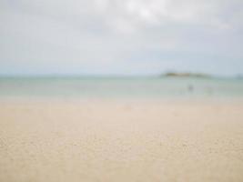 fundo de praia idílica tropical emtry. belo horizonte infinito com céu e areia branca. samae san island chonburi thailand.summer day concept foto