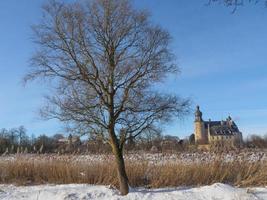 tempo de inverno em um castelo na alemanha foto