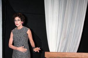 los angeles, 11 de agosto - judith chapman como vivien leigh no ensaio vivien dress no rogue machine theater em 11 de agosto de 2011 em los angeles, ca foto