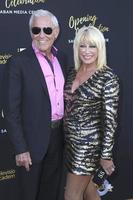 los angeles, 2 de junho - alan hamel, suzanne somers na gala do 70º aniversário da television academy no saban theatre em 2 de junho de 2016 em north hollywood, ca foto