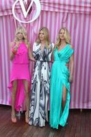 los angeles, 10 de maio - lindsay ellingson, doutzen kroes e erin heatherton no victoria s secret angels revelam o que é sexy agora no mr c em 10 de maio de 2012 em beverly hills, ca foto