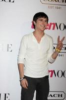 los angeles, 23 de setembro - mitchel musso chegando na 9ª festa anual teen vogue jovem hollywood nos estúdios paramount em 23 de setembro de 2011 em los angeles, ca foto