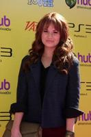 los angeles, 22 de outubro - debby ryan chegando ao evento de variedades power of youth de 2011 nos estúdios paramount em 22 de outubro de 2011 em los angeles, ca foto