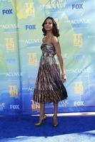 los angeles, 7 de agosto - zoe saldana chegando ao teen choice awards de 2011 no anfiteatro gibson em 7 de agosto de 2011 em los angeles, ca foto