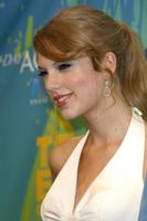 los angeles, 7 de agosto - taylor swift na sala de imprensa do teen choice awards de 2011 no anfiteatro gibson em 7 de agosto de 2011 em los angeles, ca foto