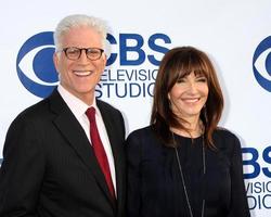 los angeles, 19 de maio - ted danson, mary steenburgen no cbs summer soiree no london hotel em 19 de maio de 2014 em west hollywood, ca foto