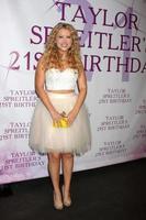 los angeles, 25 de outubro - taylor spreitler na festa de 21 anos de taylor spreitler nos cbs radford studios em 25 de outubro de 2014 em studio city, ca foto