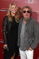 las vegas, 17 de abril - kari karte-hagar, sammy hagar no 13º benefício anual da casa stuart john varvatos na loja john varvatos em 17 de abril de 2016 em west hollywood, ca foto