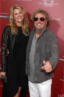 las vegas, 17 de abril - kari karte-hagar, sammy hagar no 13º benefício anual da casa stuart john varvatos na loja john varvatos em 17 de abril de 2016 em west hollywood, ca foto