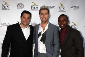 avalon, 26 de setembro - vips, lance bass à esquerda atrás da exibição no festival de cinema de catalina no cassino em 26 de setembro de 2014 em avalon, ilha de catalina, ca foto