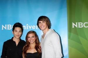 los angeles, 25 de julho - abraham lim, aylin bayramuglu, blake jenner chega ao nbc universal cable tca tour de imprensa no verão de 2012 no beverly hilton hotel em 25 de julho de 2012 em beverly hills, ca foto