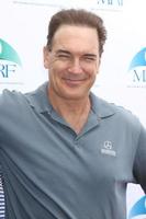 los angeles, 10 de novembro - patrick warburton no terceiro clássico anual de golfe de celebridades para beneficiar a fundação de pesquisa de melanoma no clube de golfe à beira do lago em 10 de novembro de 2014 em burbank, ca foto