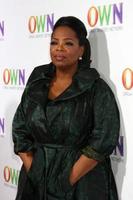 los angeles, 6 de janeiro - oprah winfrey chega à festa de inverno 2011 tca da oprah winfrey network no langham huntington hotel em 6 de janeiro de 2011 em pasadena, ca foto