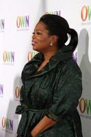 los angeles, 6 de janeiro - oprah winfrey chega à festa de inverno 2011 tca da oprah winfrey network no langham huntington hotel em 6 de janeiro de 2011 em pasadena, ca foto