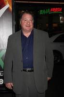 los angeles, 25 de janeiro - kevin dunn chega na estréia da série hbo da sorte los angeles no teatro chinês graumans em 25 de janeiro de 2012 em los angeles, ca foto