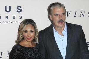 los angeles, 20 de outubro - tara wilson, chris noth na estréia amorosa no teatro samuel goldwyn em 20 de outubro de 2016 em beverly hills, ca foto