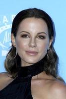 los angeles, 3 de maio - kate beckinsale no amor e amizade la premiere no teatro dga em 3 de maio de 2016 em los angeles, ca foto