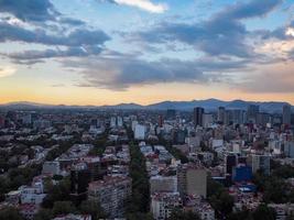 polanco vista aérea da cidade do méxico com maravilhoso céu azul nublado foto