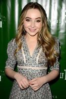 los angeles, 9 de dezembro - sabrina carpenter at the peter pan and tinker bell, uma noite de abertura de natal de piratas no teatro pasadena em 9 de dezembro de 2015 em pasadena, ca foto