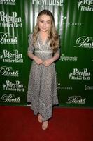 los angeles, 9 de dezembro - sabrina carpenter at the peter pan and tinker bell, uma noite de abertura de natal de piratas no teatro pasadena em 9 de dezembro de 2015 em pasadena, ca foto