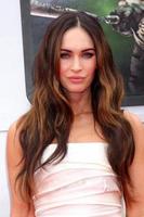 los angeles, 3 de agosto - megan fox na estréia das tartarugas ninja mutantes adolescentes no teatro da vila em 3 de agosto de 2014 em westwood, ca foto