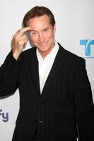 los angeles, 1 de agosto - drake hogestyn chegando na festa nbc tca summer 2011 no sls hotel em 1 de agosto de 2011 em los angeles, ca foto