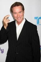 los angeles, 1 de agosto - drake hogestyn chegando na festa nbc tca summer 2011 no sls hotel em 1 de agosto de 2011 em los angeles, ca foto