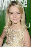 los angeles, 9 de dezembro - mckenna grace no peter pan and tinker bell, uma noite de abertura de natal dos piratas no teatro pasadena em 9 de dezembro de 2015 em pasadena, ca foto