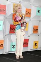 las vegas, 3 de abril - dolly parton na 51st academy of country music awards no mgm grand garden arena em 3 de abril de 2016 em las vegas, nv foto