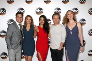 los angeles, 4 de agosto - ryan guzman, aimee teegarden, sepideh moafi, kevin zegers, kate jennings grant na festa abc tca summer 2016 no beverly hilton hotel em 4 de agosto de 2016 em beverly hills, ca foto