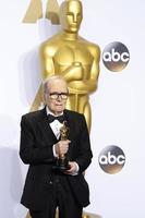 los angeles, 28 de fevereiro - ennio morricone na 88ª premiação anual da academia, sala de imprensa no dolby theater em 28 de fevereiro de 2016 em los angeles, ca foto