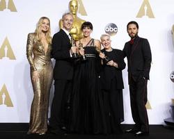 los angeles, 28 de fevereiro - lesley vanderwalt, elka wardega, damian martin no 88º prêmio anual da academia, sala de imprensa no dolby theater em 28 de fevereiro de 2016 em los angeles, ca foto