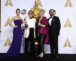 los angeles, 28 de fevereiro - tina fey, colin gibosn, lisa thompson, steve carell na 88ª premiação anual da academia, sala de imprensa no dolby theater em 28 de fevereiro de 2016 em los angeles, ca foto