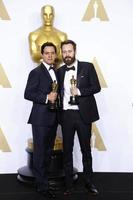 los angeles, 28 de fevereiro - shan christopher ogilvie, benjamin cleary na 88ª premiação anual da academia, sala de imprensa no dolby theater em 28 de fevereiro de 2016 em los angeles, ca foto