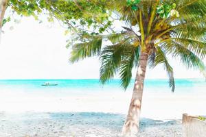 mar de verão com folhas de palmeira, céu relaxante conceito de verão, belo fundo tropical para paisagem de viagens foto