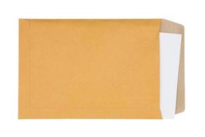 envelope com documento isolado no fundo branco. foto