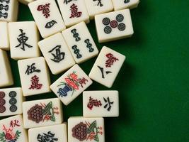 o mahjong na mesa antigo jogo de tabuleiro asiático close-up imagem foto