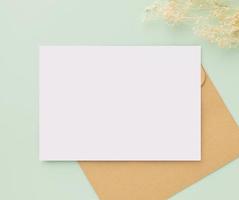 cartão em branco com envelopes para saudação, cartões de casamento, cartão de aniversário, maquete para design
