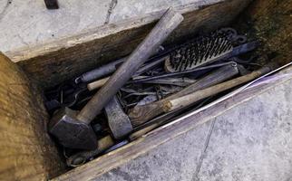 martelo e ferramentas medievais foto