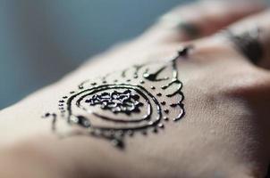 tatuagem mão de henna