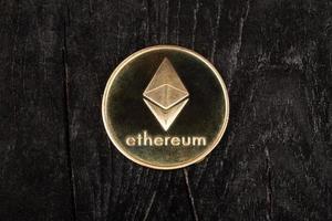 moeda de ouro ethereum coseup, símbolo eth moeda criptográfica foto