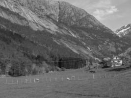 eidfjord e o hardangerfjord na noruega foto