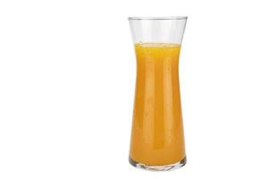 copo de suco de laranja fresco sobre fundo branco - fruta laranja tropical para uso em segundo plano foto